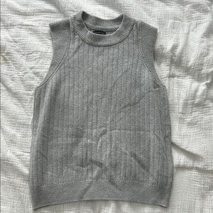 Who What Wear Gray Crewneck Sweater Vest